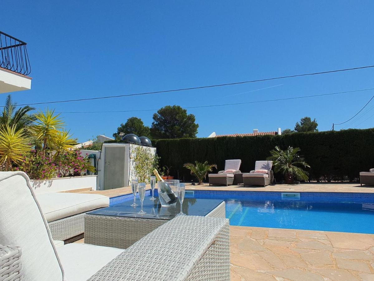 Villa Mimosa With 5bedrooms Air Conditioning & Private Swimming Pool And A Games Ideal For Families