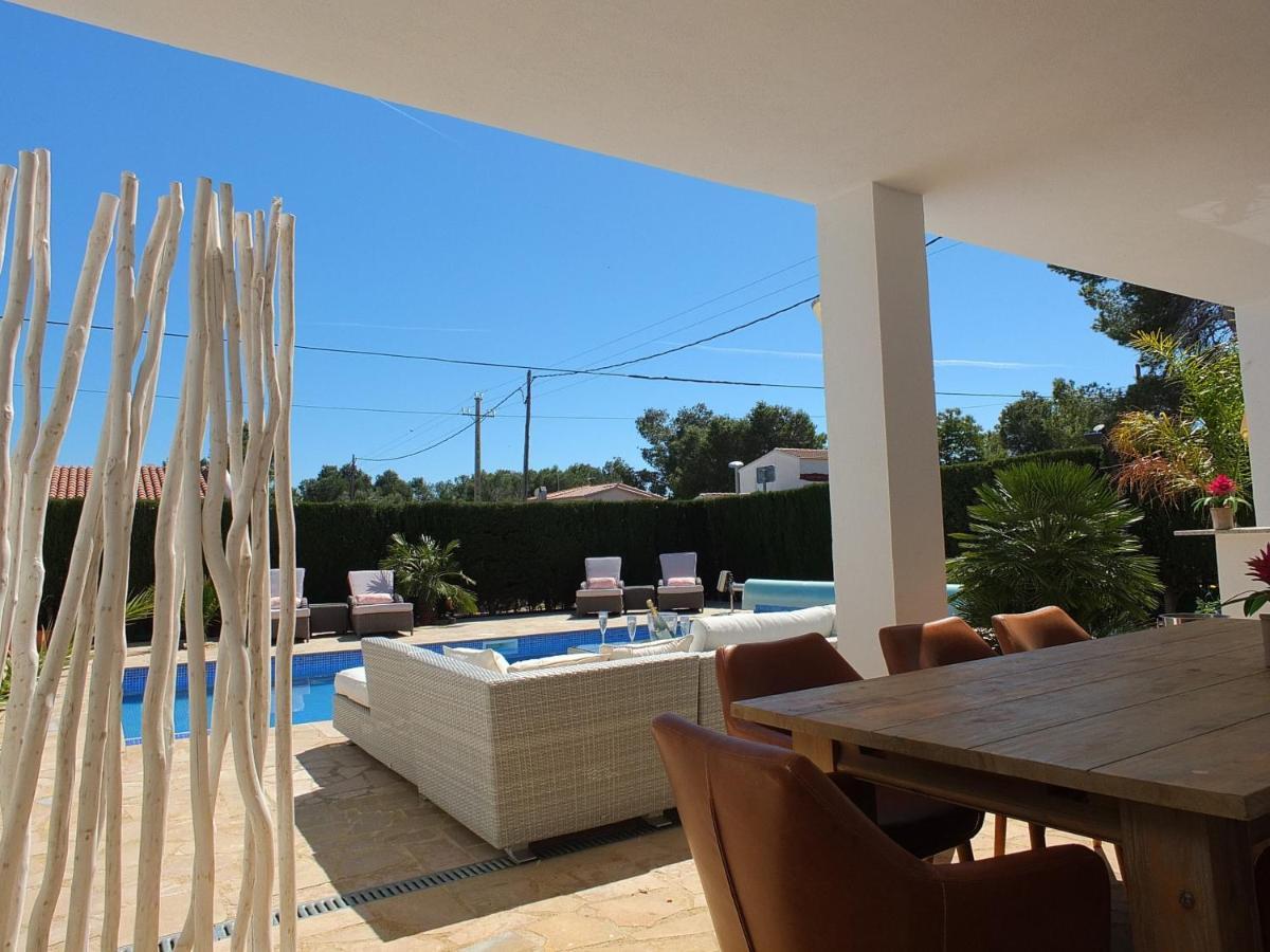 Villa Mimosa With 5bedrooms Air Conditioning & Private Swimming Pool And A Games Ideal For Families
