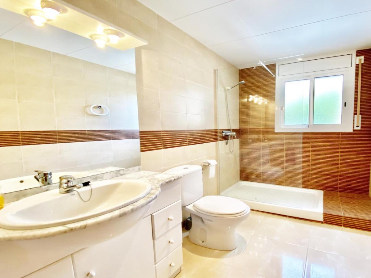 Martina 4 Bedroom With Air Conditioning & Private Swimming Pool Ideal For Families *