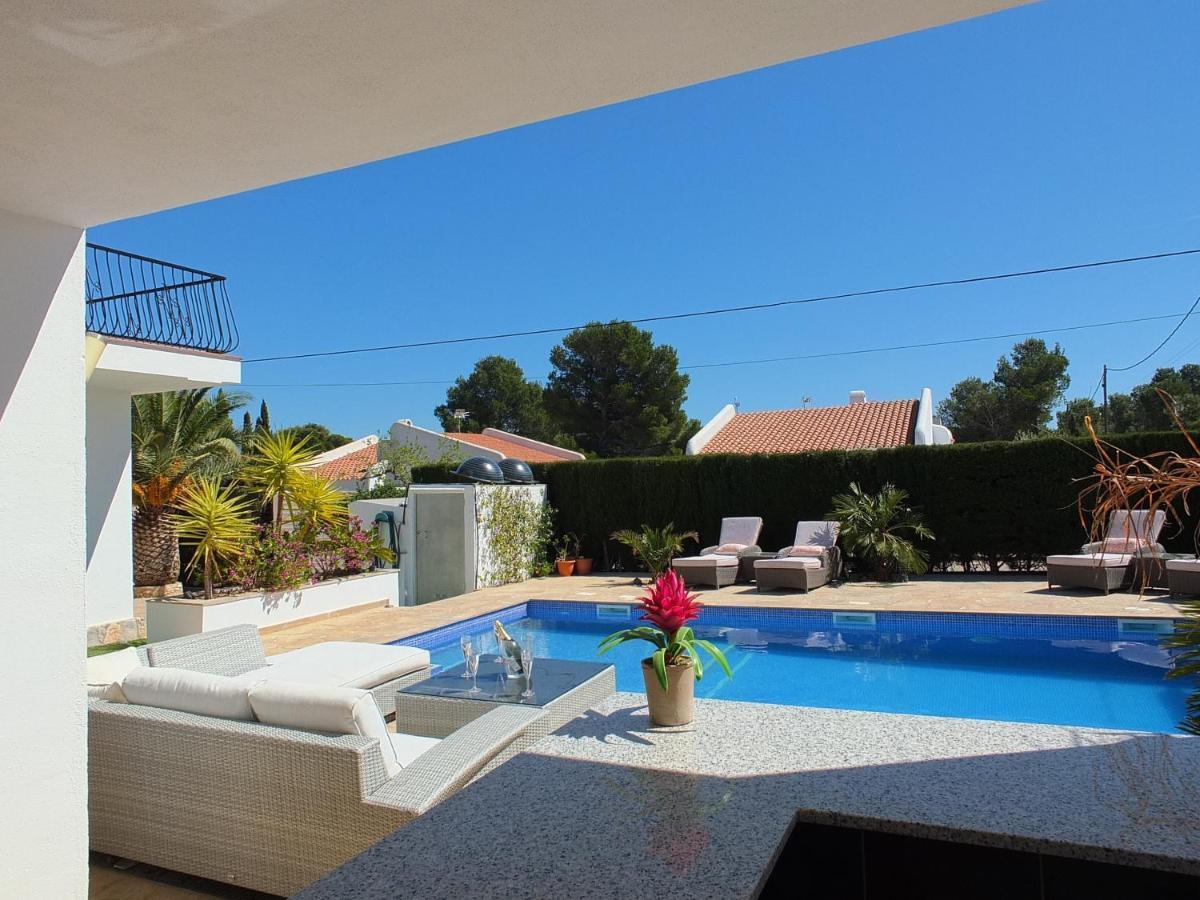 Villa Mimosa With 5bedrooms Air Conditioning & Private Swimming Pool And A Games Ideal For Families *