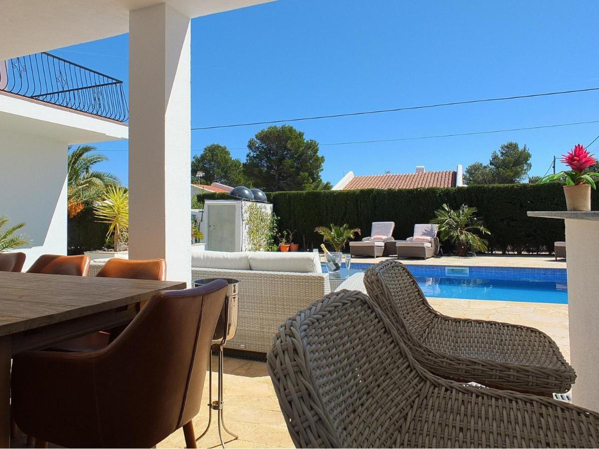 Mimosa With 5bedrooms Air Conditioning & Private Swimming Pool And A Games Ideal For Families Villa *
