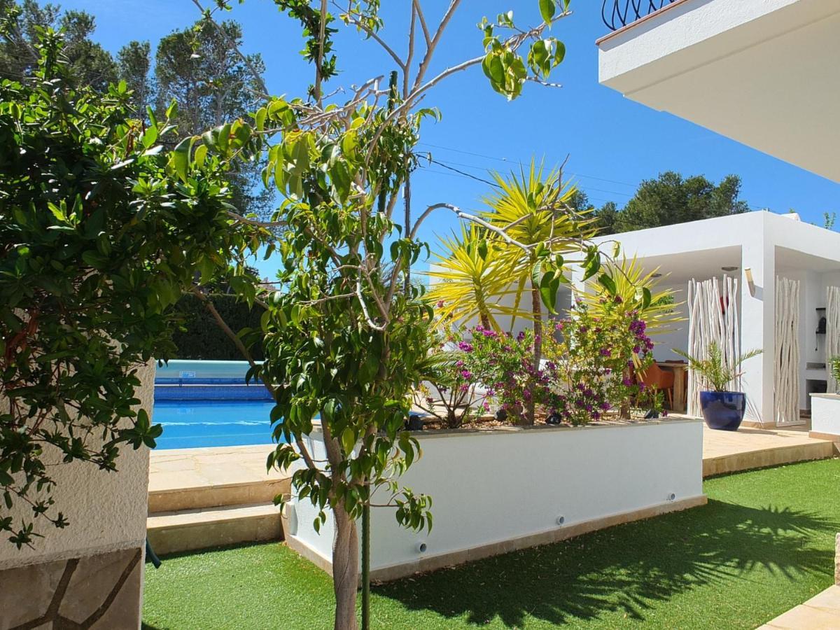 Villa Mimosa With 5bedrooms Air Conditioning & Private Swimming Pool And A Games Ideal For Families *