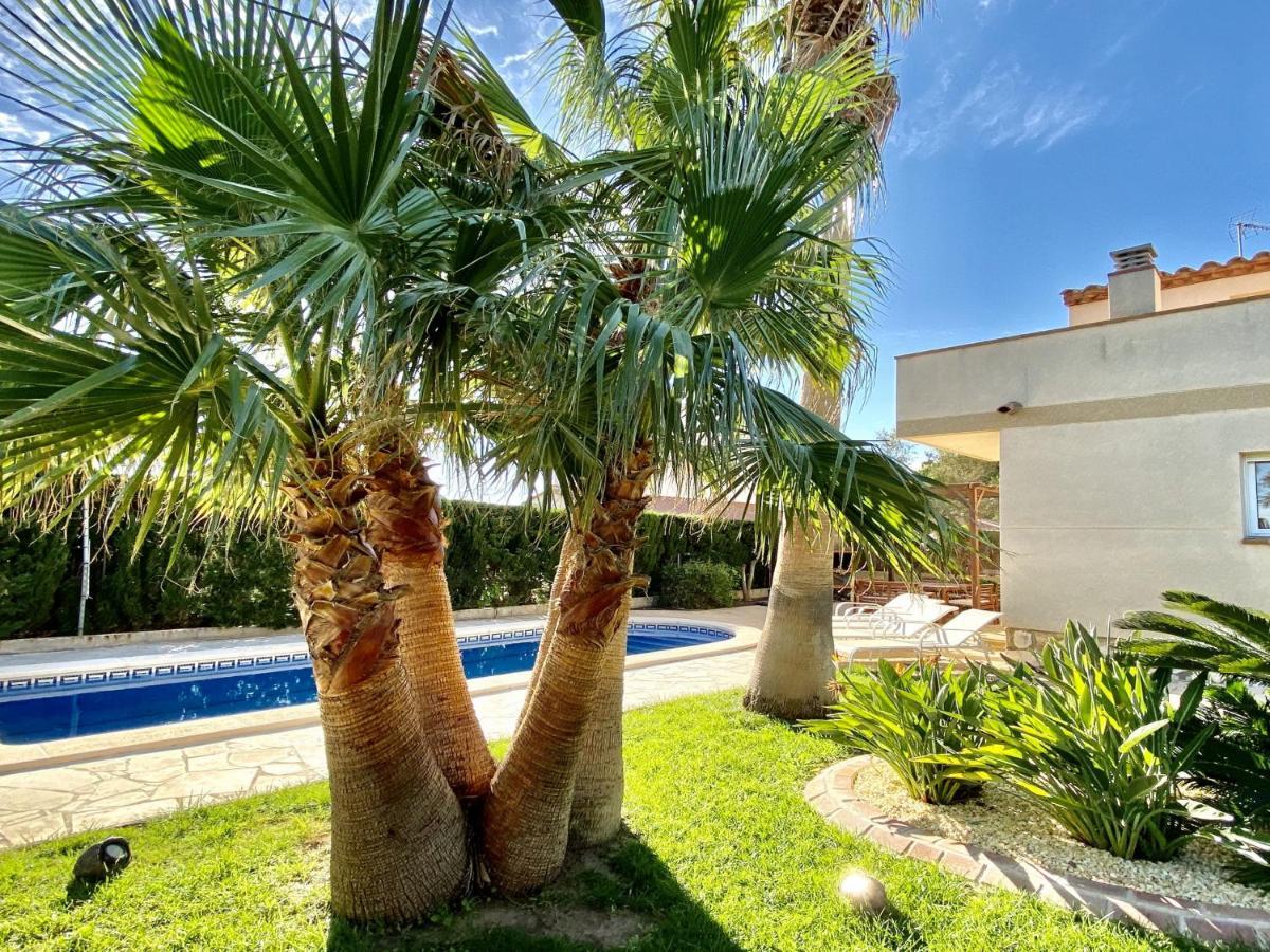 Martina 4 Bedroom With Air Conditioning & Private Swimming Pool Ideal For Families Villa L'Ametlla de Mar