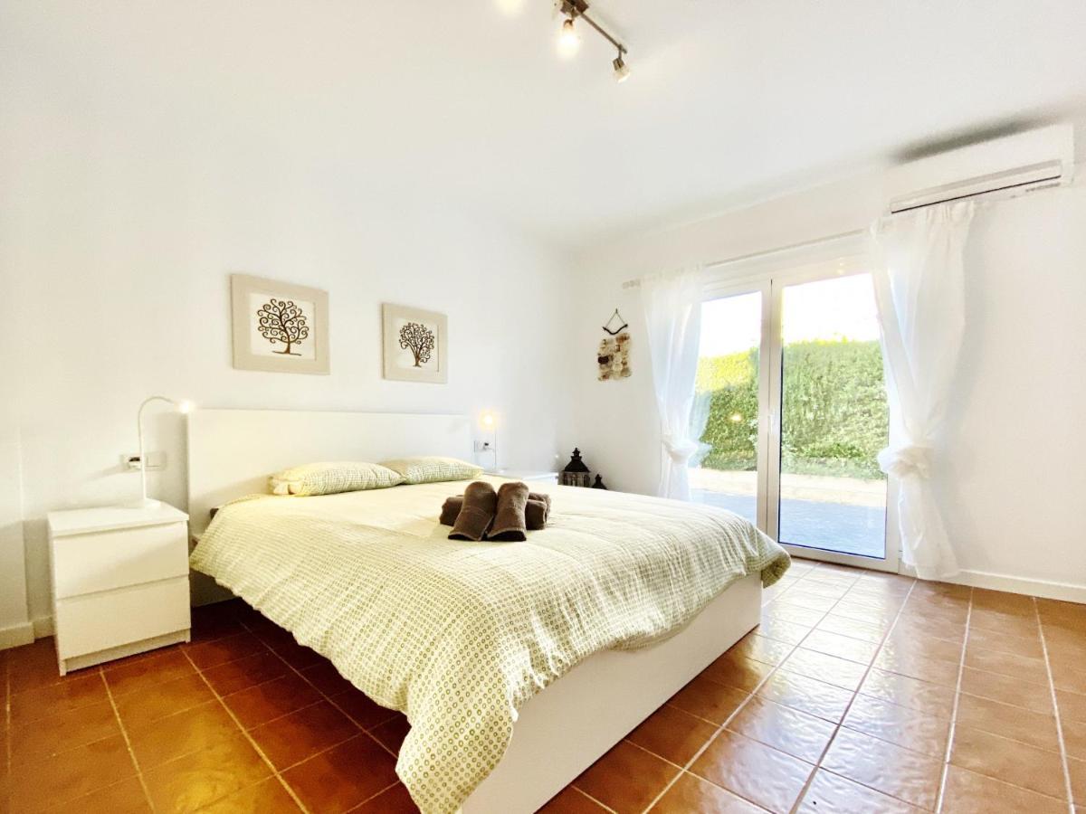 Villa Martina 4 Bedroom With Air Conditioning & Private Swimming Pool Ideal For Families L'Ametlla de Mar