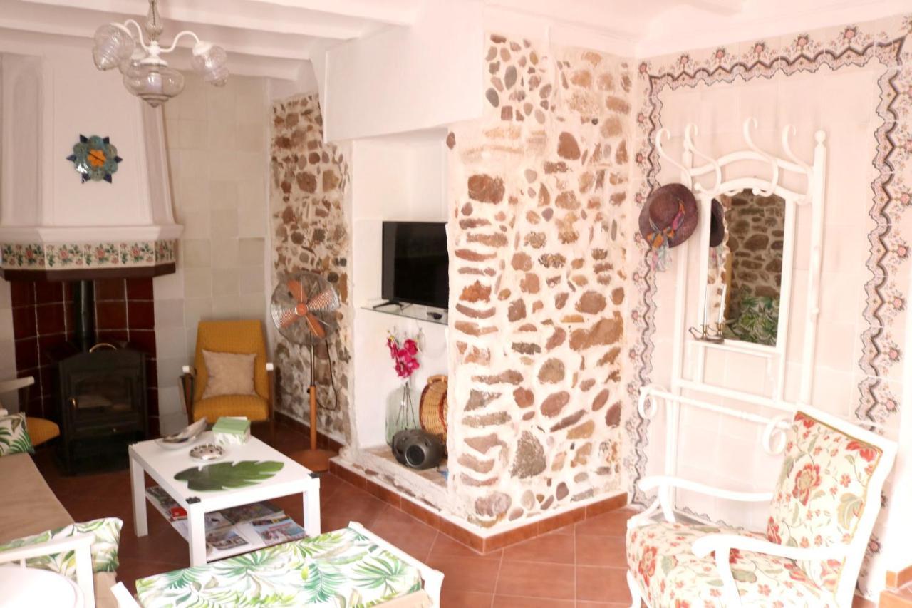 Сasa de vacaciones Charming House In Near Nature Estivella