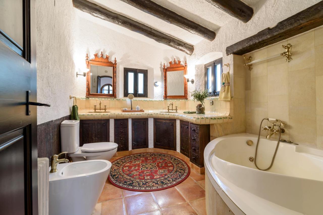 Masia Manent Del Bosc S Xviii Country house *