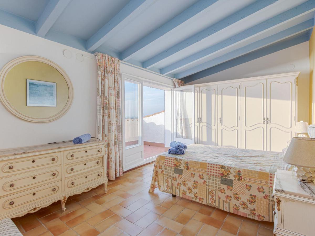 Joan Sarda By Interhome Roses