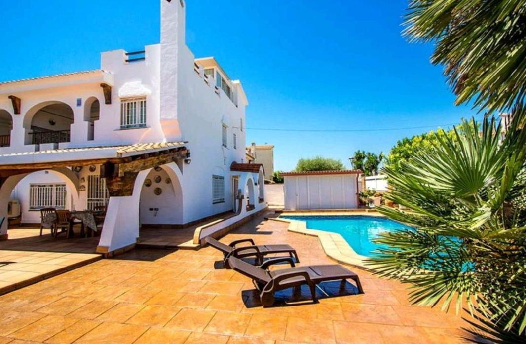 R116 Con Piscina Privada En Villa *