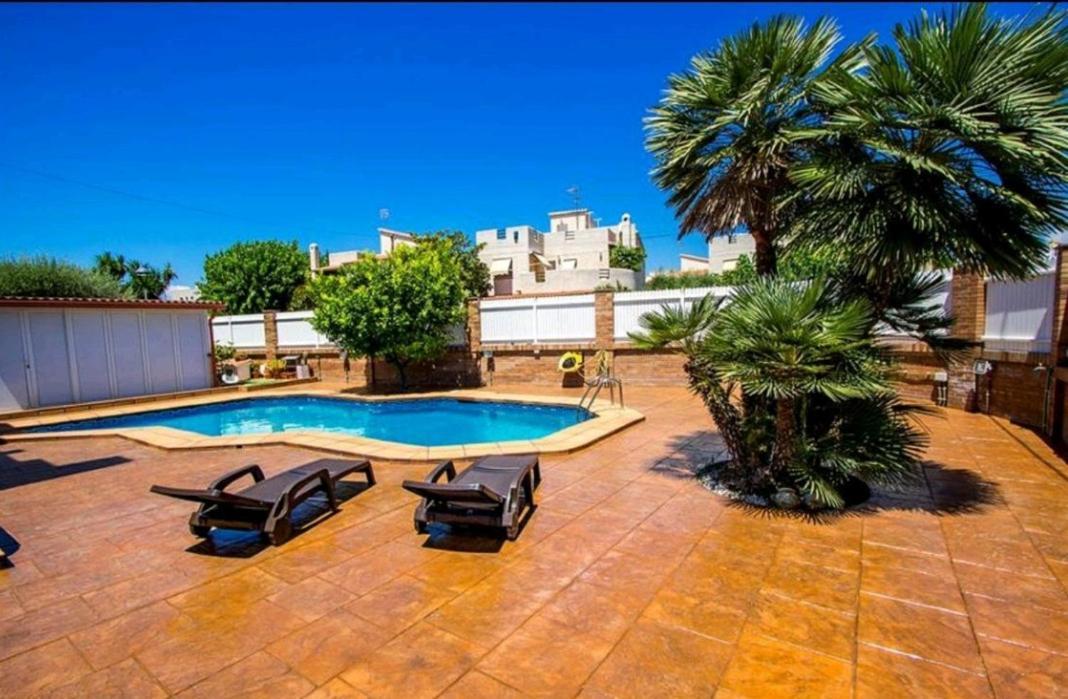 R116 Con Piscina Privada En Villa Cunit