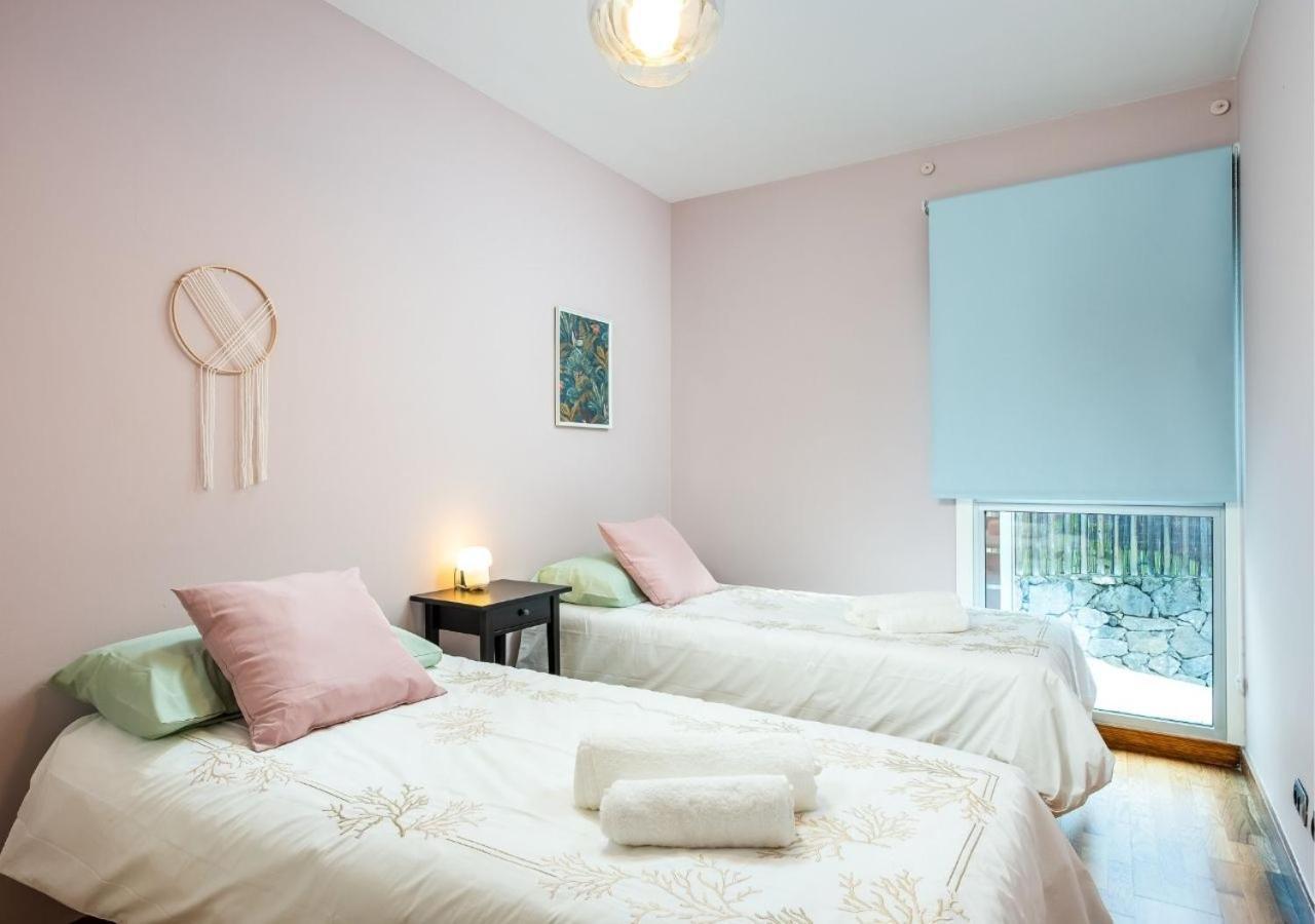 Сasa de vacaciones Family House With Patio And Communal Pool *