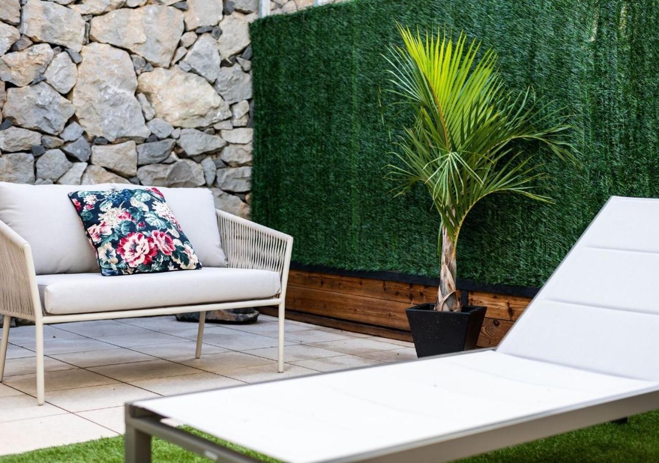 Family House With Patio And Communal Pool Сasa de vacaciones *