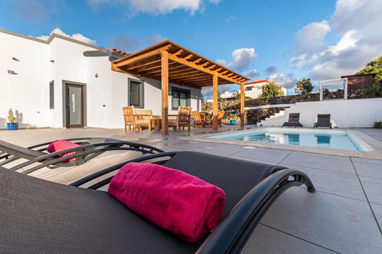 Villa Kira, *