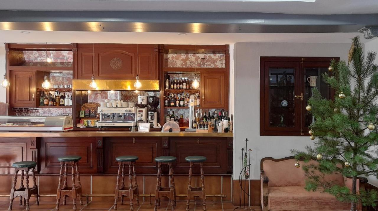 Del Trueno Hotel
