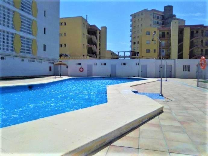 Urbanización, 2 Dormitorios, Gran Terraza Con Vista Al Mar, Wi-fi, Parking Y Piscina * Roquetas de Mar