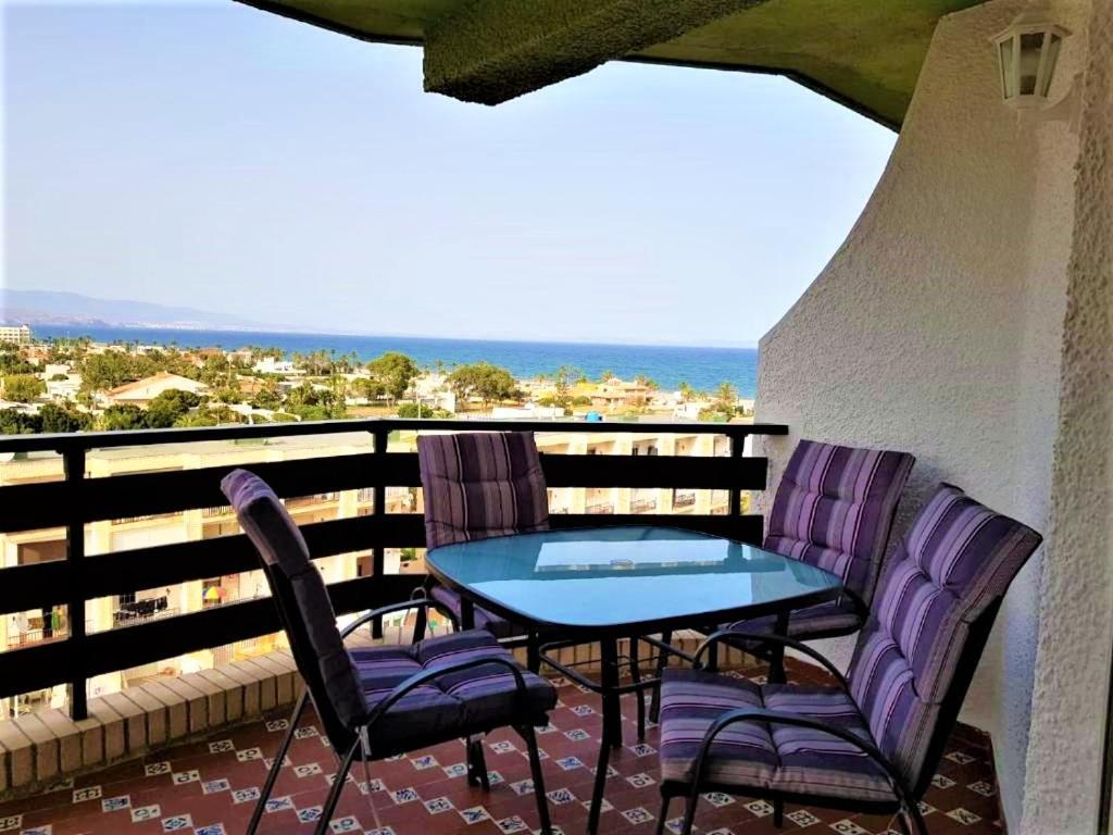 Apartamento Urbanización, 2 Dormitorios, Gran Terraza Con Vista Al Mar, Wi-fi, Parking Y Piscina *