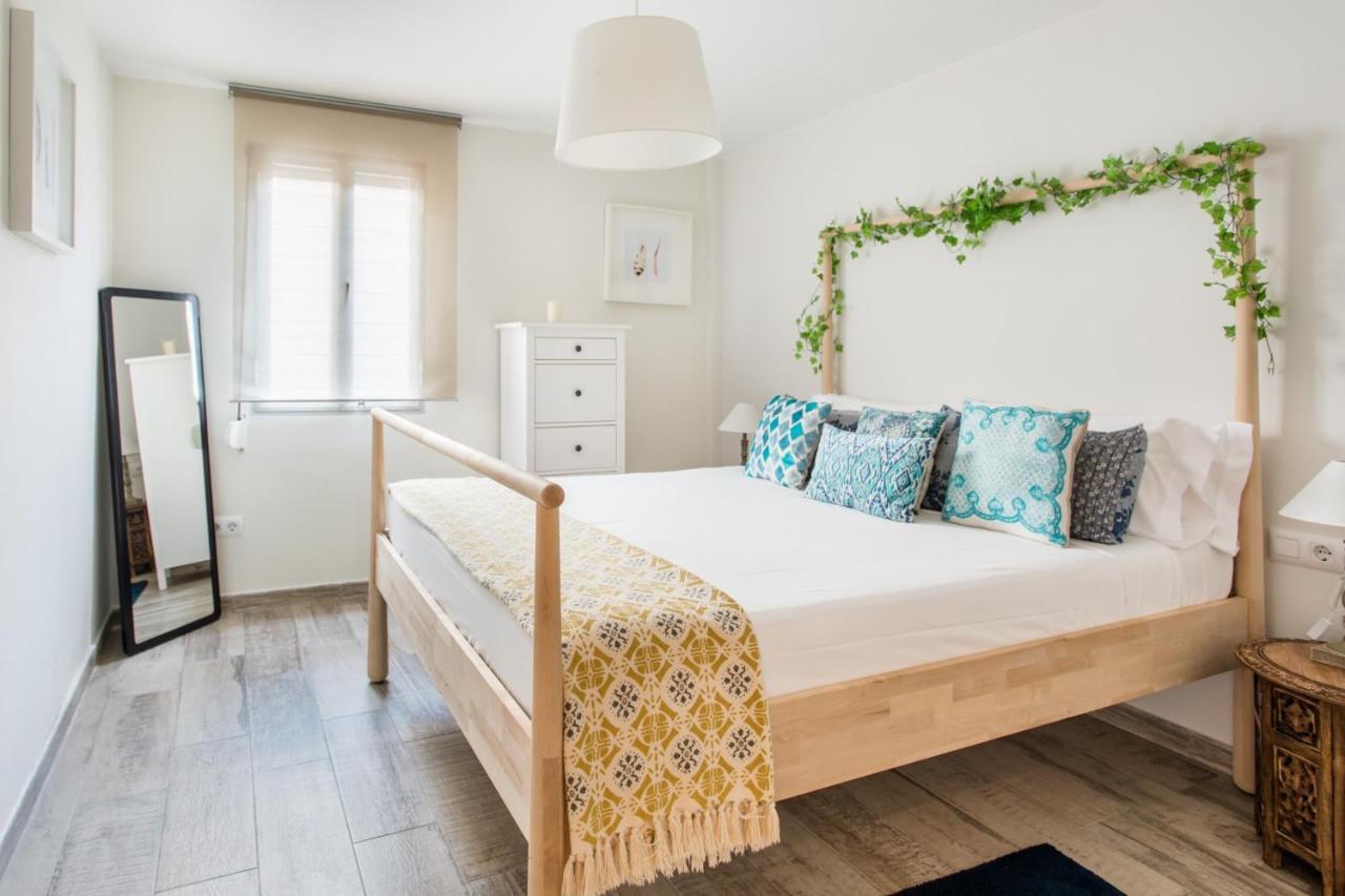 Cozy With Splashes Of Color Apartamento L'Hospitalet de Llobregat