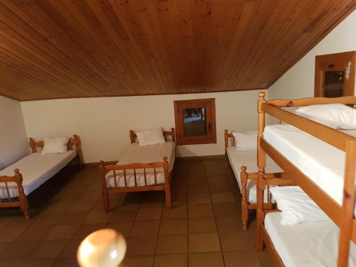 Cortina Hostal Tuixén