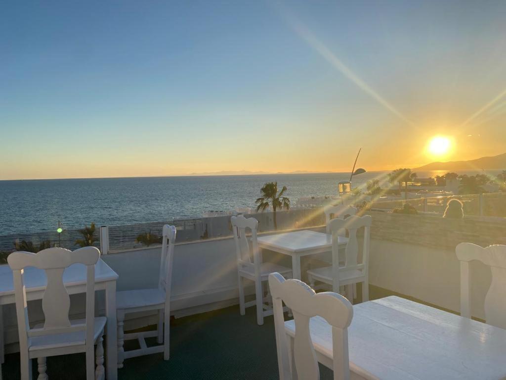 Luxury Two Bed Seaviews Apartment *