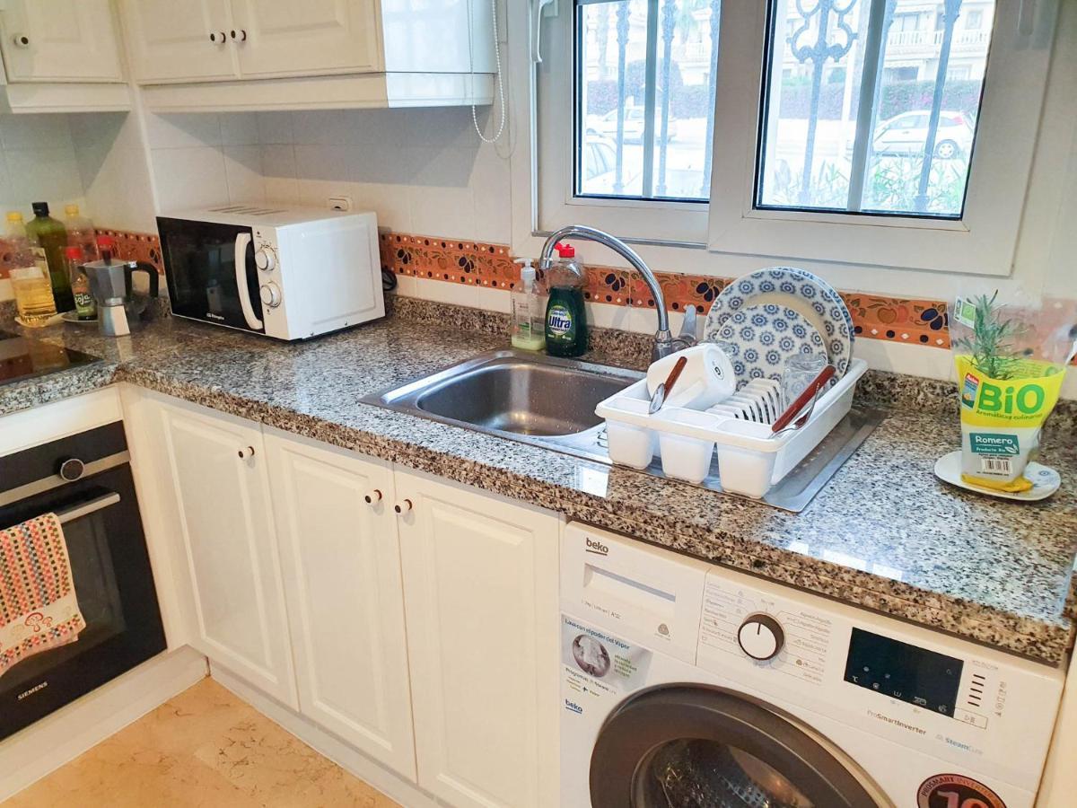 Spacious Ground Floor With Garden & Communal Pool *