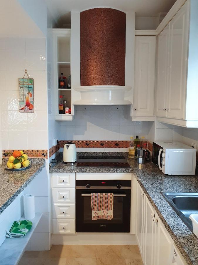 Spacious Ground Floor With Garden & Communal Pool