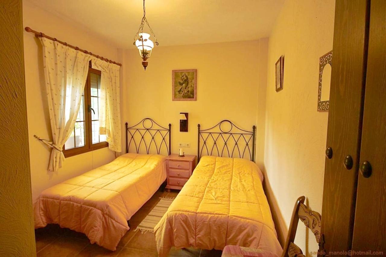 Villa Charming In With Pool