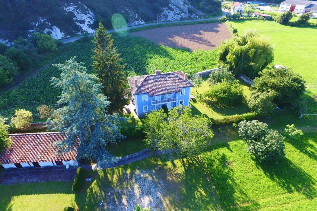 Сasa de vacaciones La Braña Bustio