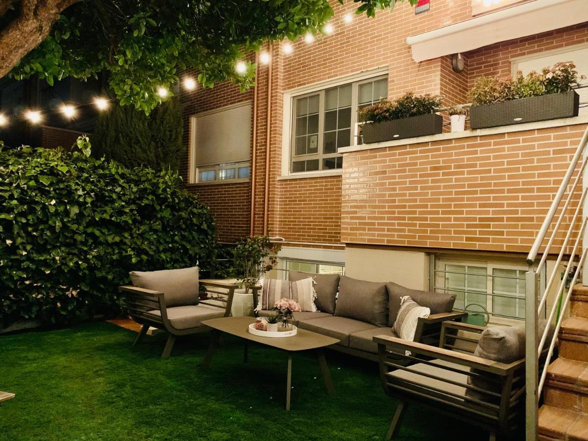 Apartment Loft De Estilo Industrial Con Jardin Y Garaje Privados
