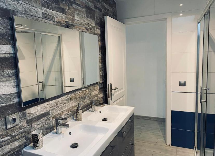 Luxury Two Bed Seaviews Apartment *