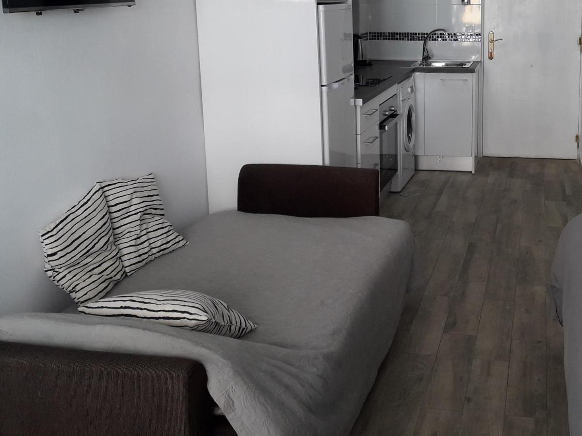 Iris Apartment, Apartment