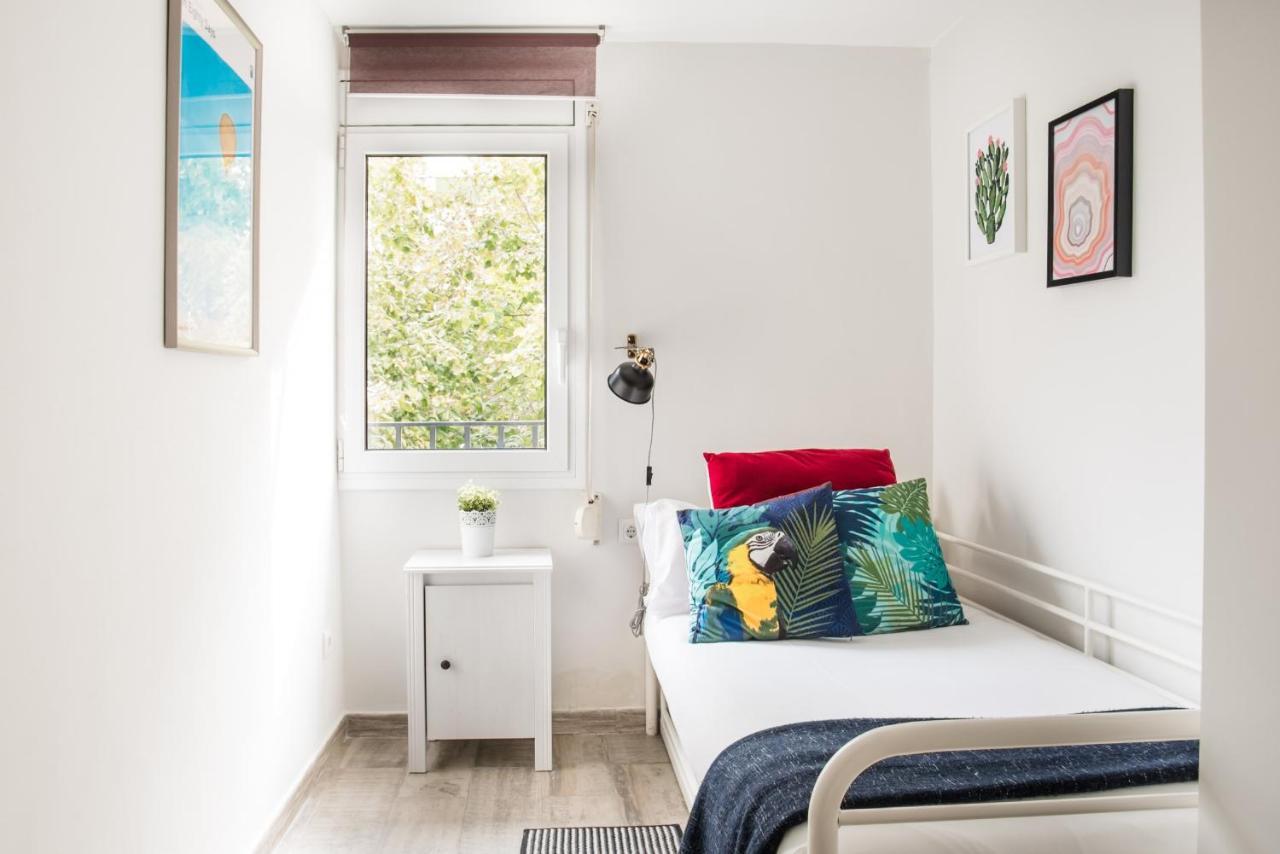 Cozy With Splashes Of Color Apartamento *