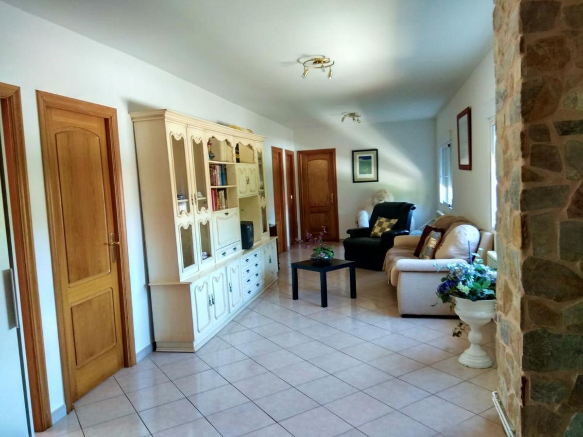 Spacious House With Garden In - Family-friendly Сasa de vacaciones