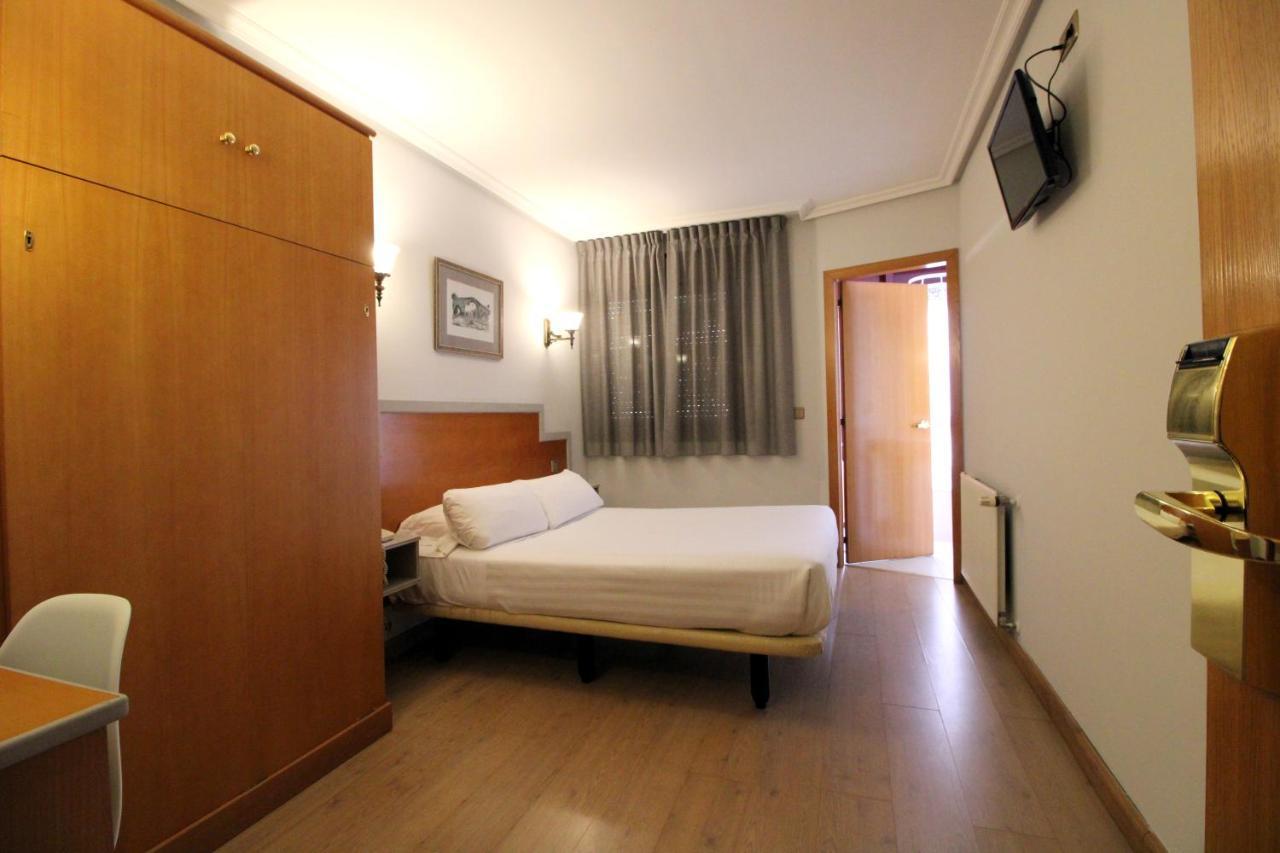 Carbayon Hotel 2*