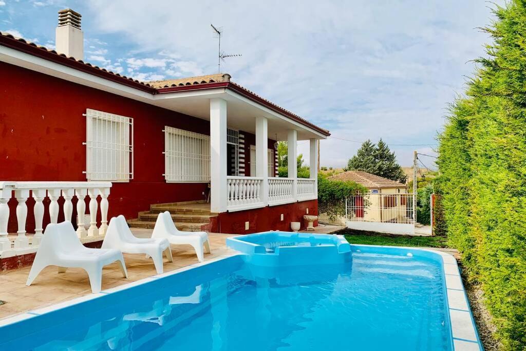Lujosa Privada Con Piscina Villa *