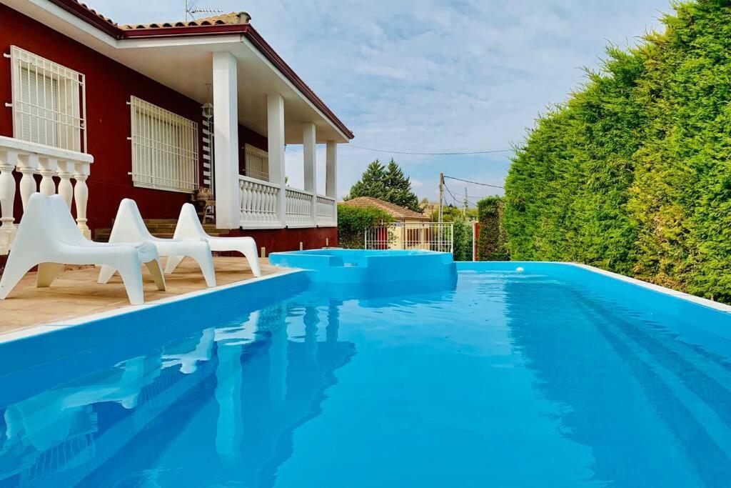 Lujosa Privada Con Piscina Villa Huelves