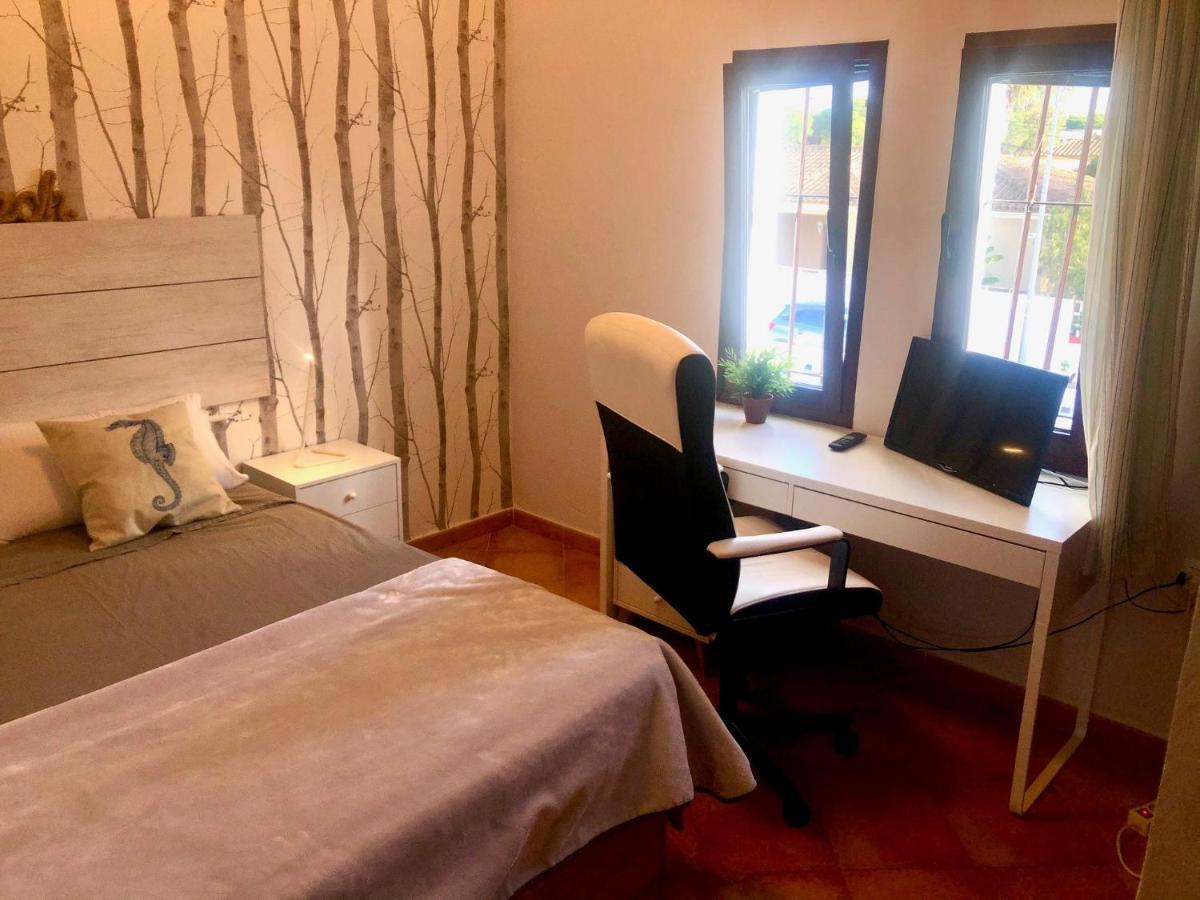 Сasa de vacaciones Gatu Lurberri Piscina Privada, 4 Dormitorios, 2 Baños, Parking , Jardín Y Barbacoa Chiclana de la Frontera