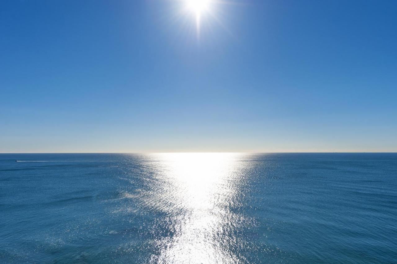 Spacious 3 Bedrooms Side Sea View Apartment