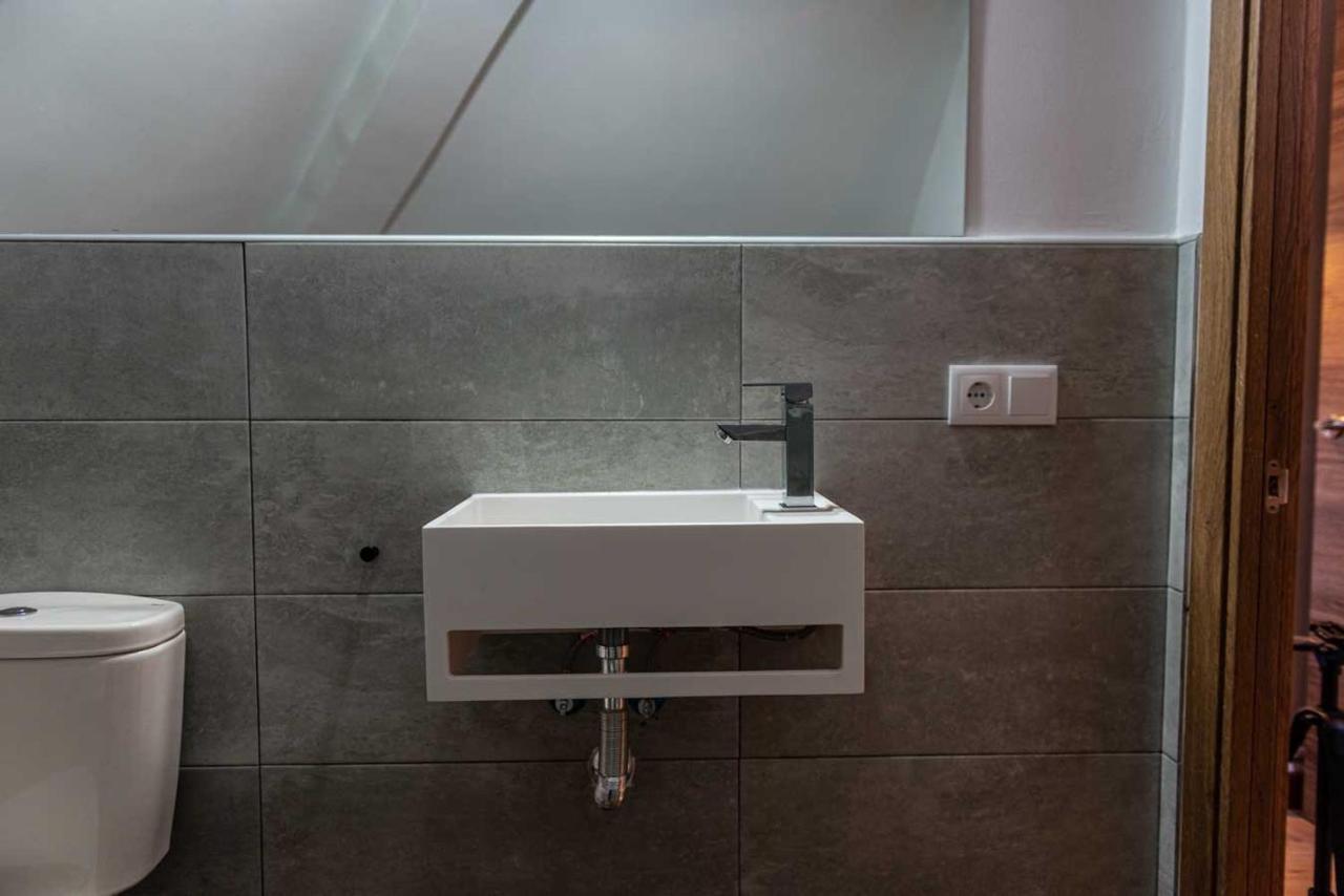 Valsain Con Piscina Y Patio Privado Piscina Abierta Сasa de vacaciones La Pradera de Navalhorno