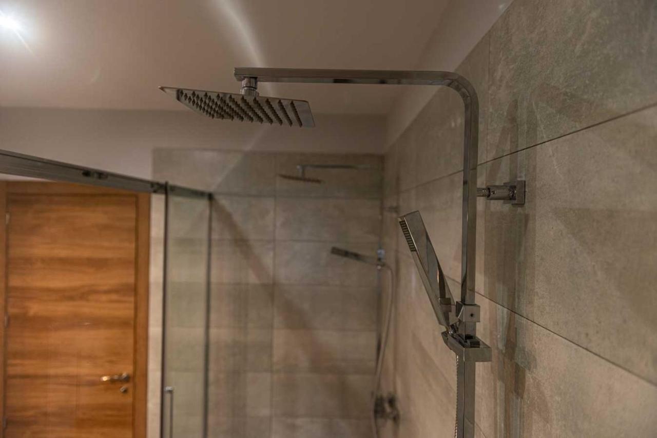 Valsain Con Piscina Y Patio Privado Piscina Abierta Сasa de vacaciones *