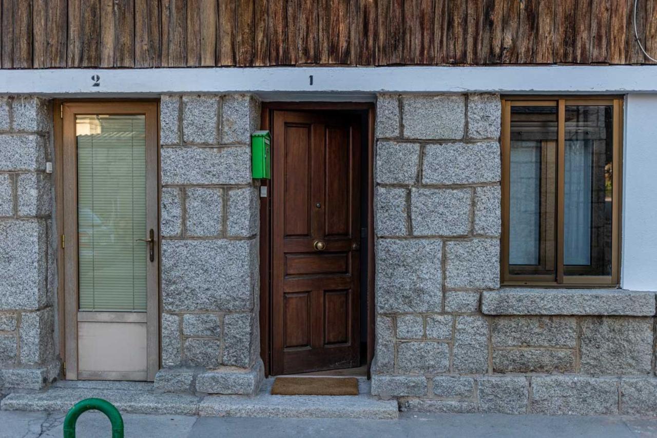 Valsain Con Piscina Y Patio Privado Piscina Abierta La Pradera de Navalhorno