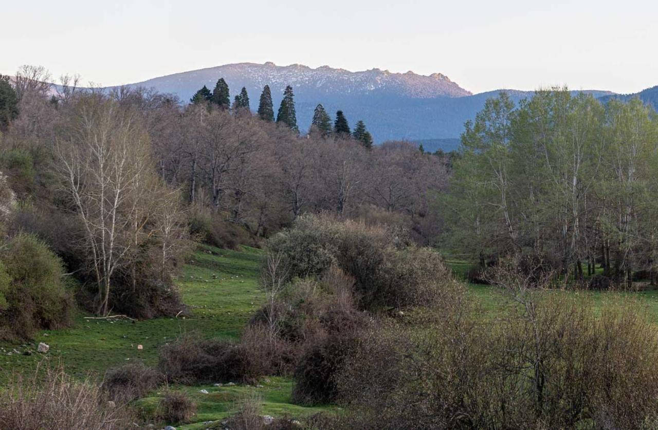 Сasa de vacaciones Valsain Con Piscina Y Patio Privado Piscina Abierta La Pradera de Navalhorno