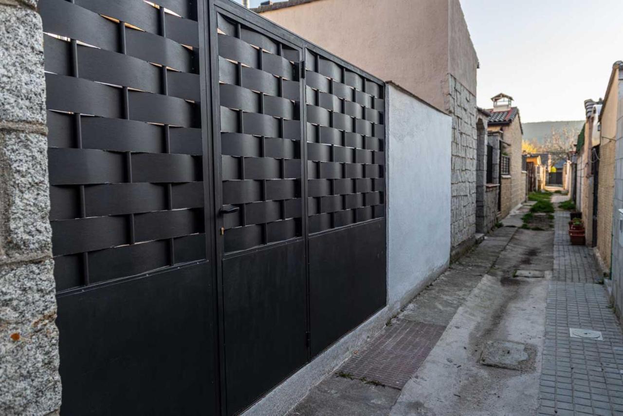 Valsain Con Piscina Y Patio Privado Piscina Abierta