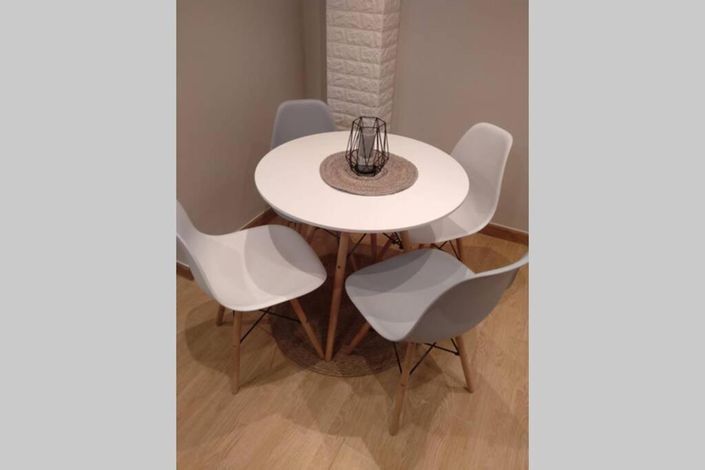 Piso Céntrico Con Terraza. Apartamento *