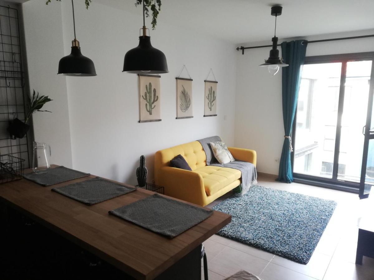 Pintoresco Piso A 5 Min De La Playa Wifi/netflix Ares