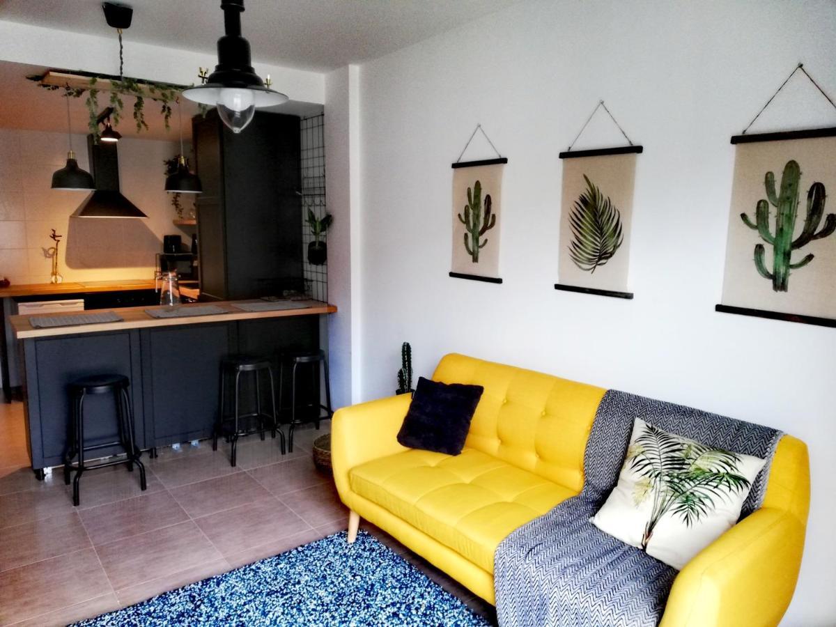 Pintoresco Piso A 5 Min De La Playa Wifi/netflix * Ares