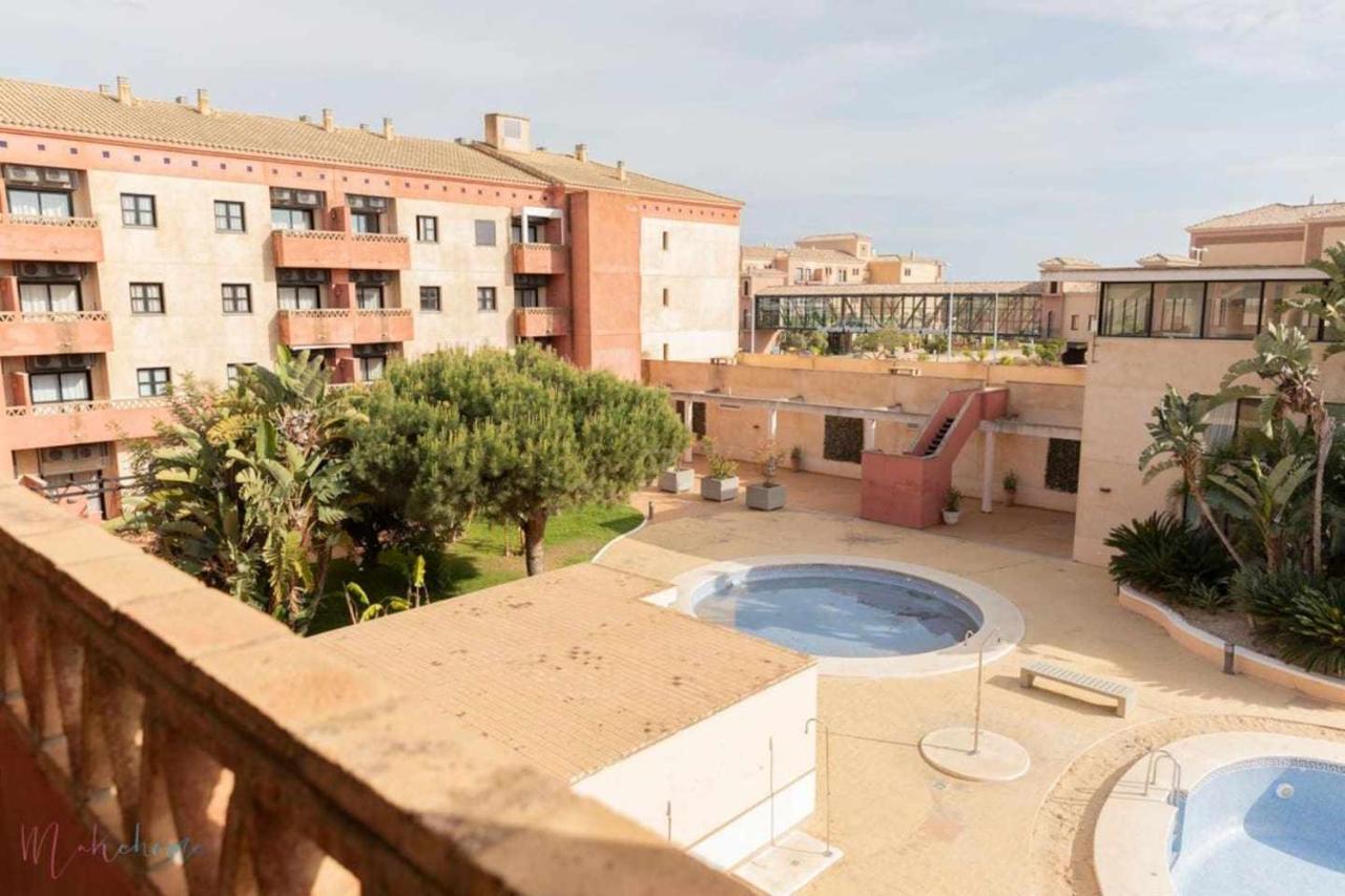 Junto A La Playa Con Piscina Y Parking Apartment