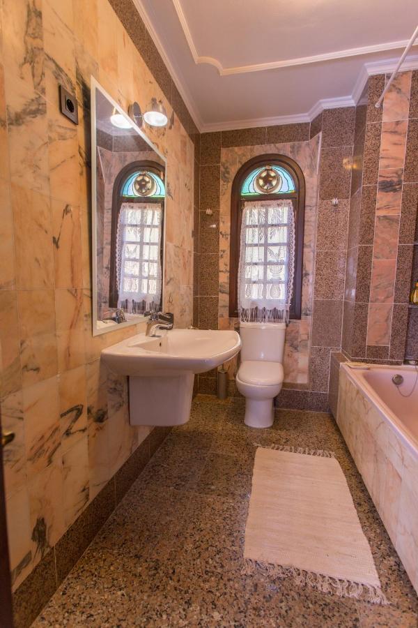 Gaudi Style Apartahotel