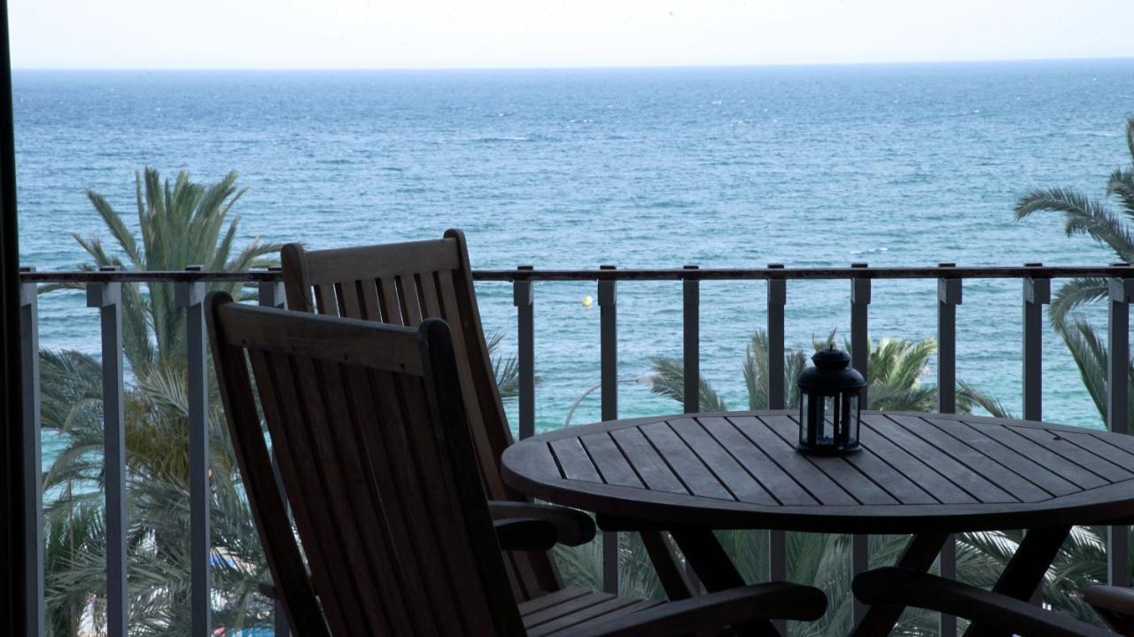 Con Vistas Al Mar. Primera Linea De Playa. Apartamento *