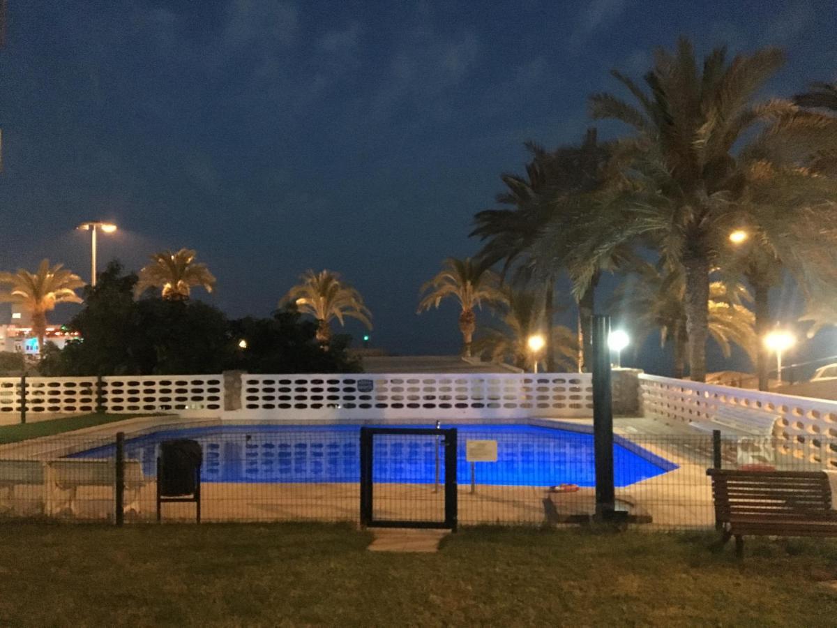 Apartamento Con Vistas Al Mar. Primera Linea De Playa. *