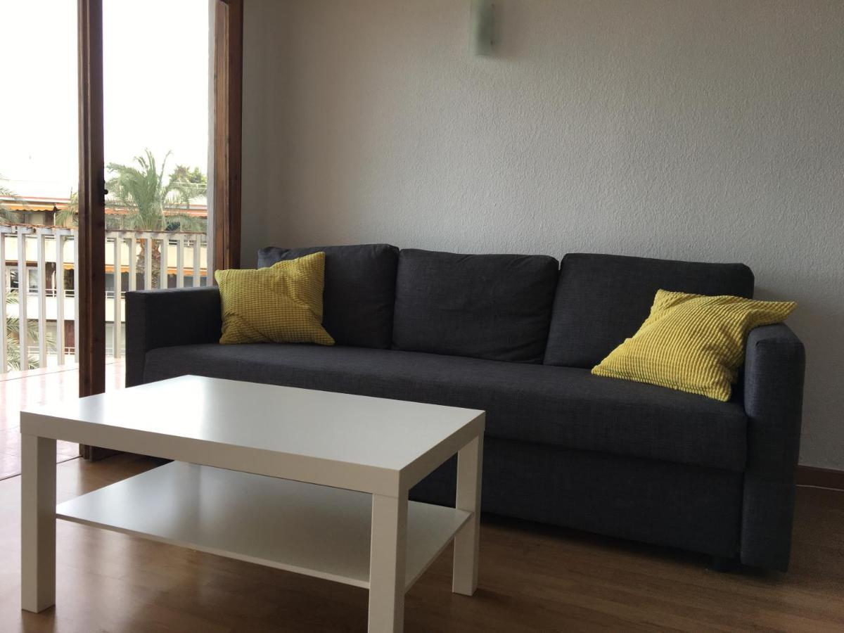 Apartamento Con Vistas Al Mar. Primera Linea De Playa. *
