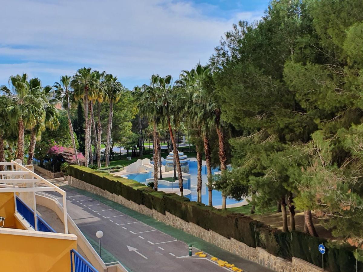In Overlooking The Swimming Pool Apartment